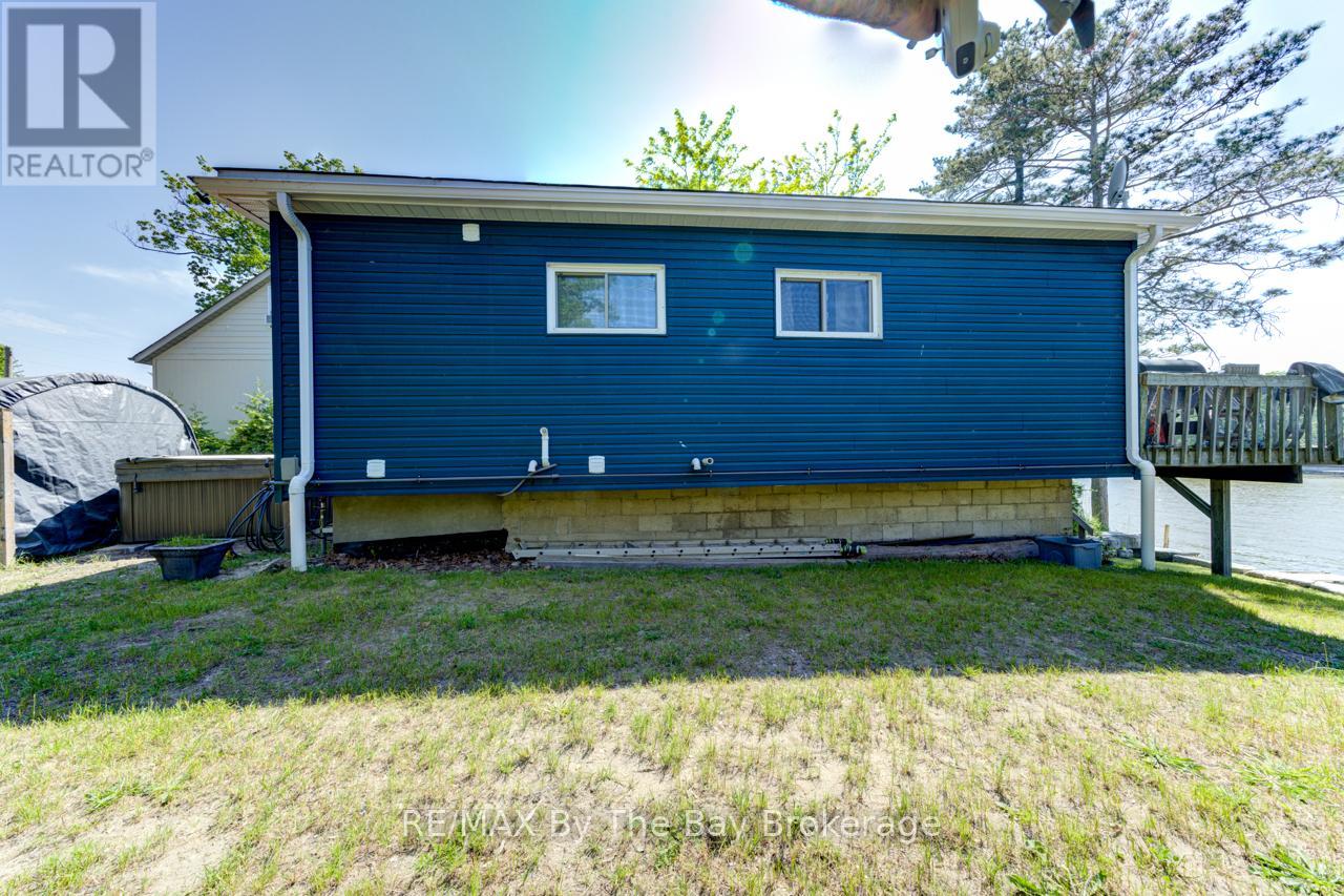 1250 River Road W, Wasaga Beach, Ontario  L9Z 2W6 - Photo 37 - S12226887