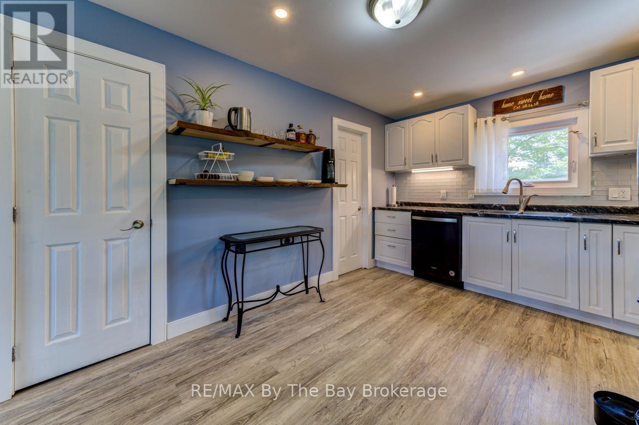 1250 River Road W, Wasaga Beach, Ontario  L9Z 2W6 - Photo 5 - S12226887