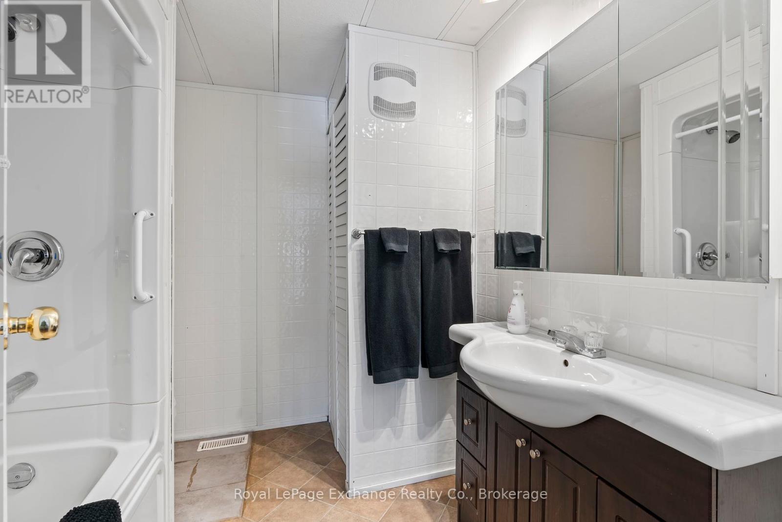 184 Scotts Point Road, Kincardine, Ontario  N0G 2T0 - Photo 12 - X12226929