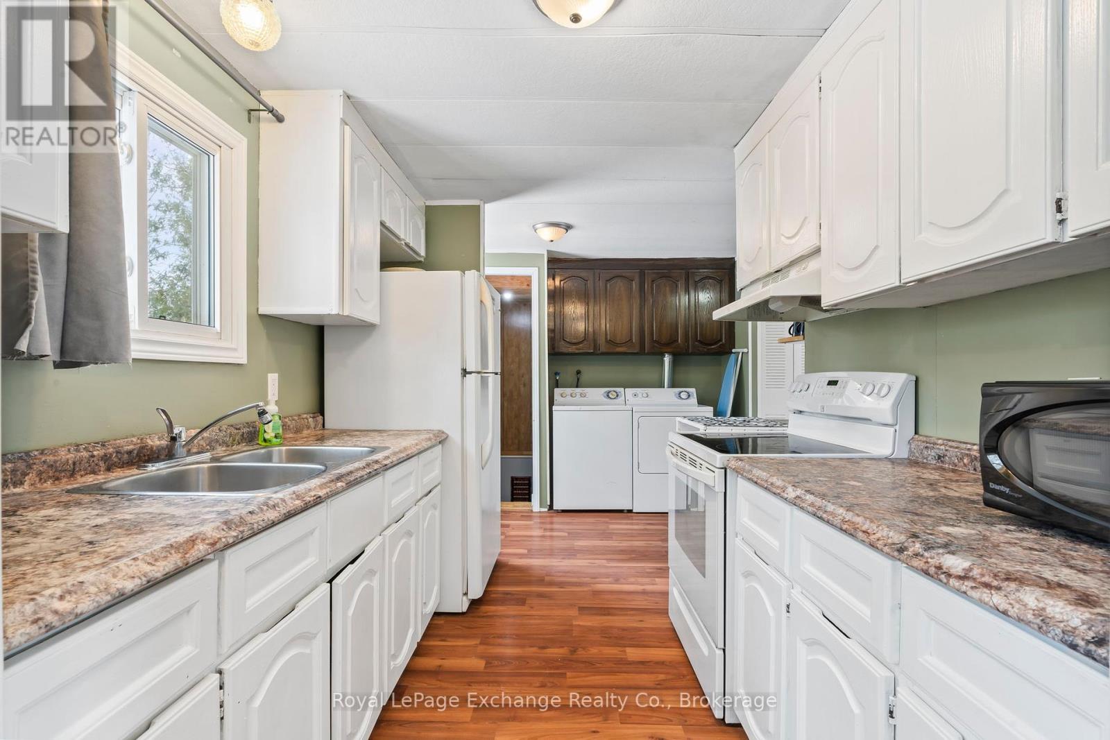 184 Scotts Point Road, Kincardine, Ontario  N0G 2T0 - Photo 8 - X12226929