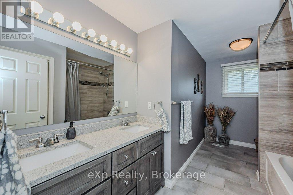 8 Malvern Crescent, Guelph, Ontario  N1L 1G8 - Photo 21 - X12227012