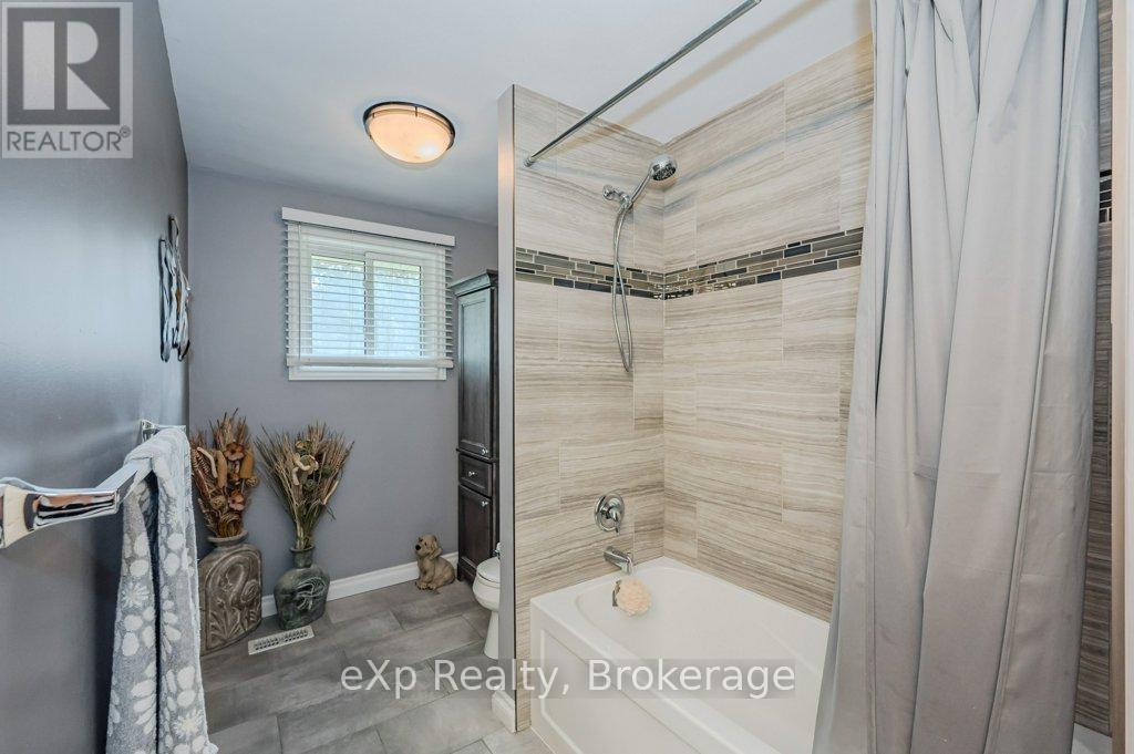 8 Malvern Crescent, Guelph, Ontario  N1L 1G8 - Photo 22 - X12227012