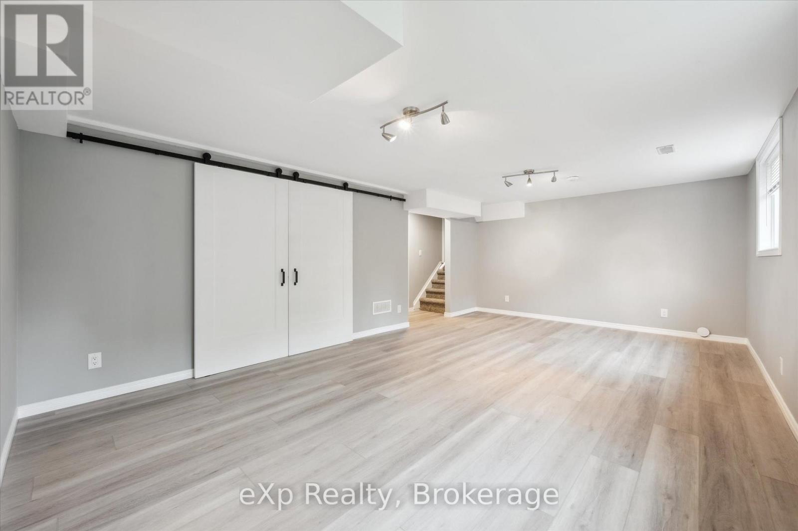 8 Malvern Crescent, Guelph, Ontario  N1L 1G8 - Photo 30 - X12227012