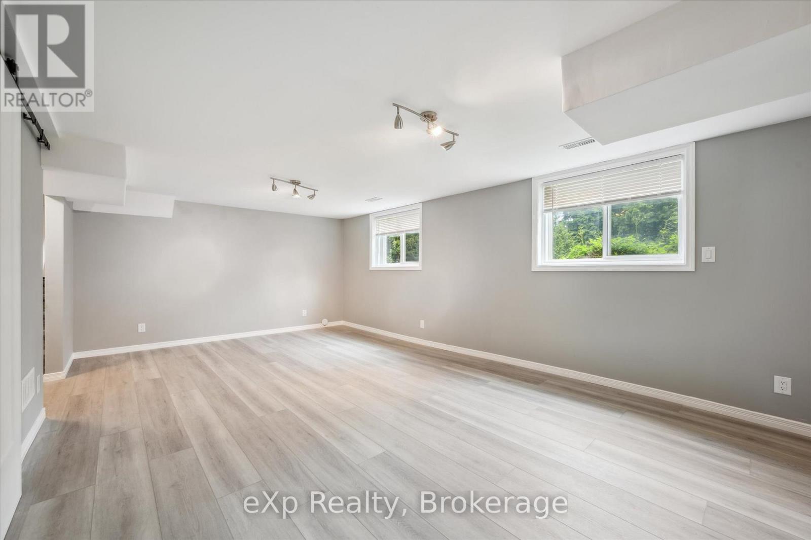 8 Malvern Crescent, Guelph, Ontario  N1L 1G8 - Photo 31 - X12227012