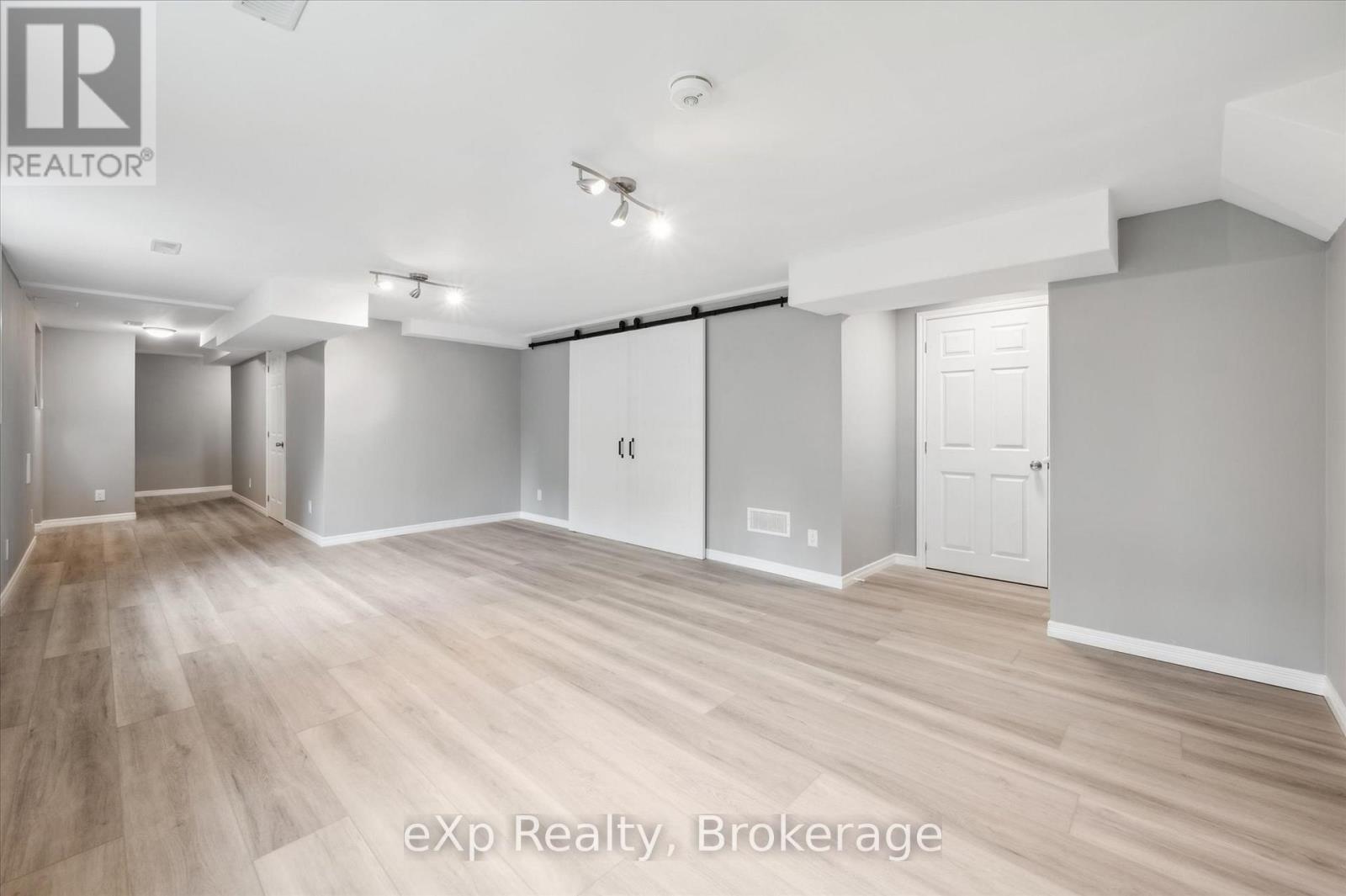 8 Malvern Crescent, Guelph, Ontario  N1L 1G8 - Photo 33 - X12227012