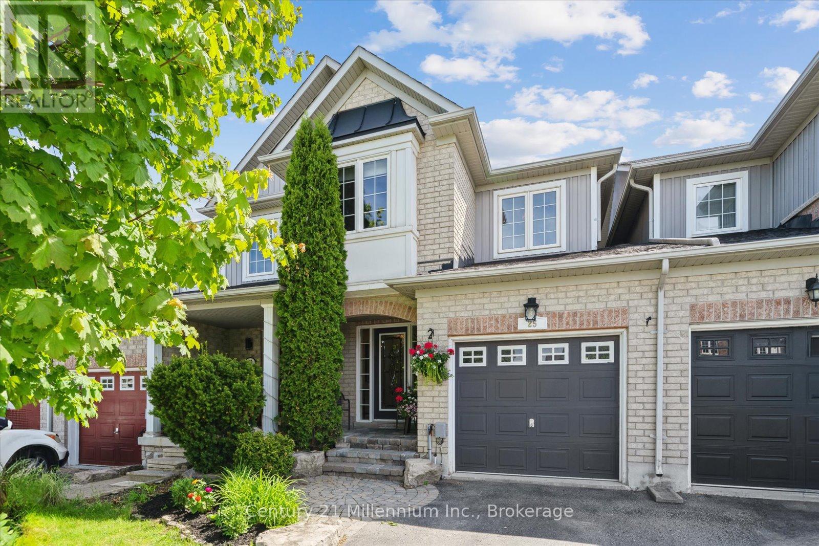 25 Hammill Heights, East Gwillimbury, Ontario  L0G 1M0 - Photo 3 - N12227126
