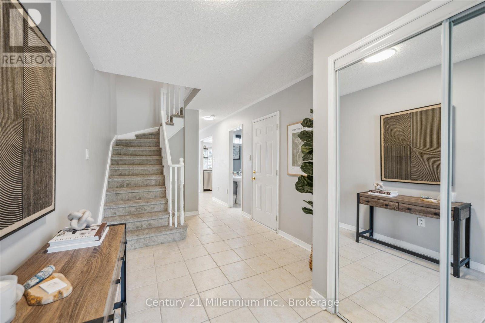 25 Hammill Heights, East Gwillimbury, Ontario  L0G 1M0 - Photo 7 - N12227126