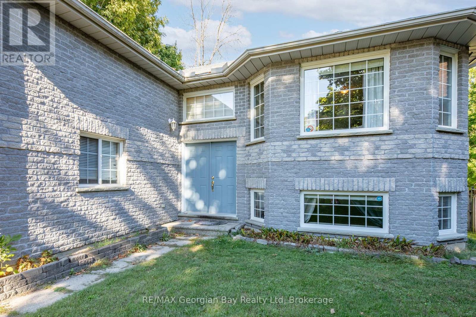 477 Albert Street, Tay, Ontario  L0K 2A0 - Photo 2 - S12227183