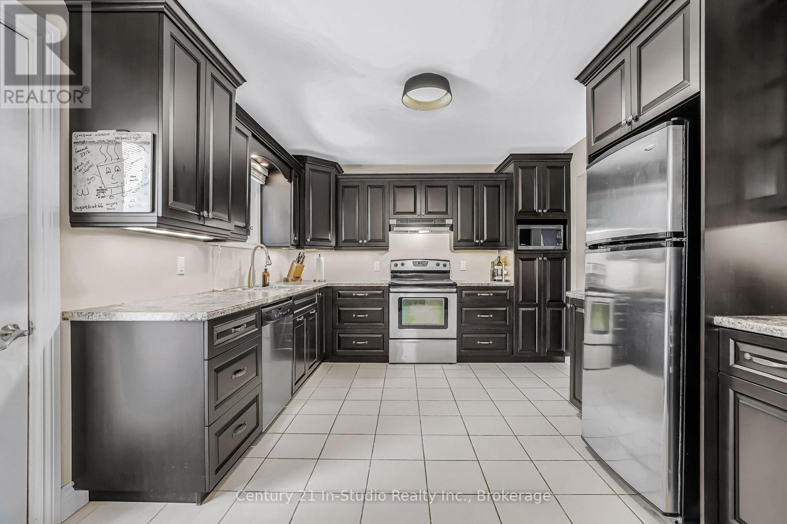 372 St Albert Street, Kincardine, Ontario  N2Z 2V3 - Photo 25 - X12227177