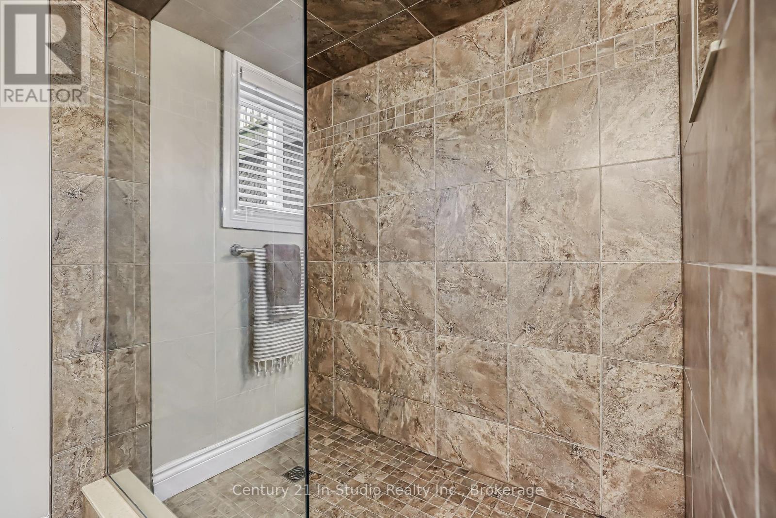 372 St Albert Street, Kincardine, Ontario  N2Z 2V3 - Photo 41 - X12227177