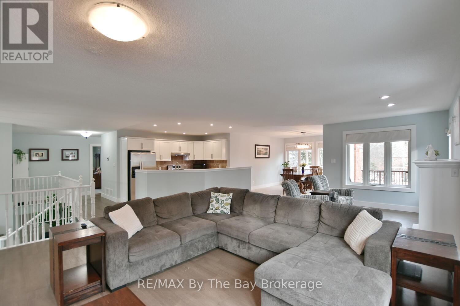 424 Ramblewood Drive, Wasaga Beach, Ontario  L9Z 1P3 - Photo 12 - S12227411