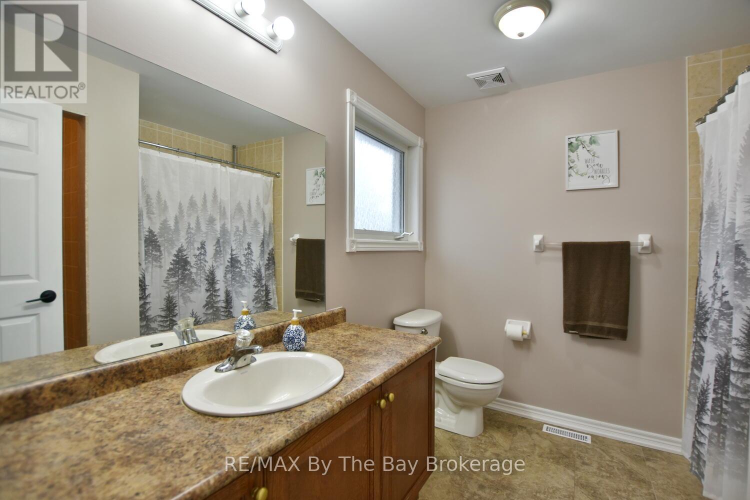 424 Ramblewood Drive, Wasaga Beach, Ontario  L9Z 1P3 - Photo 18 - S12227411