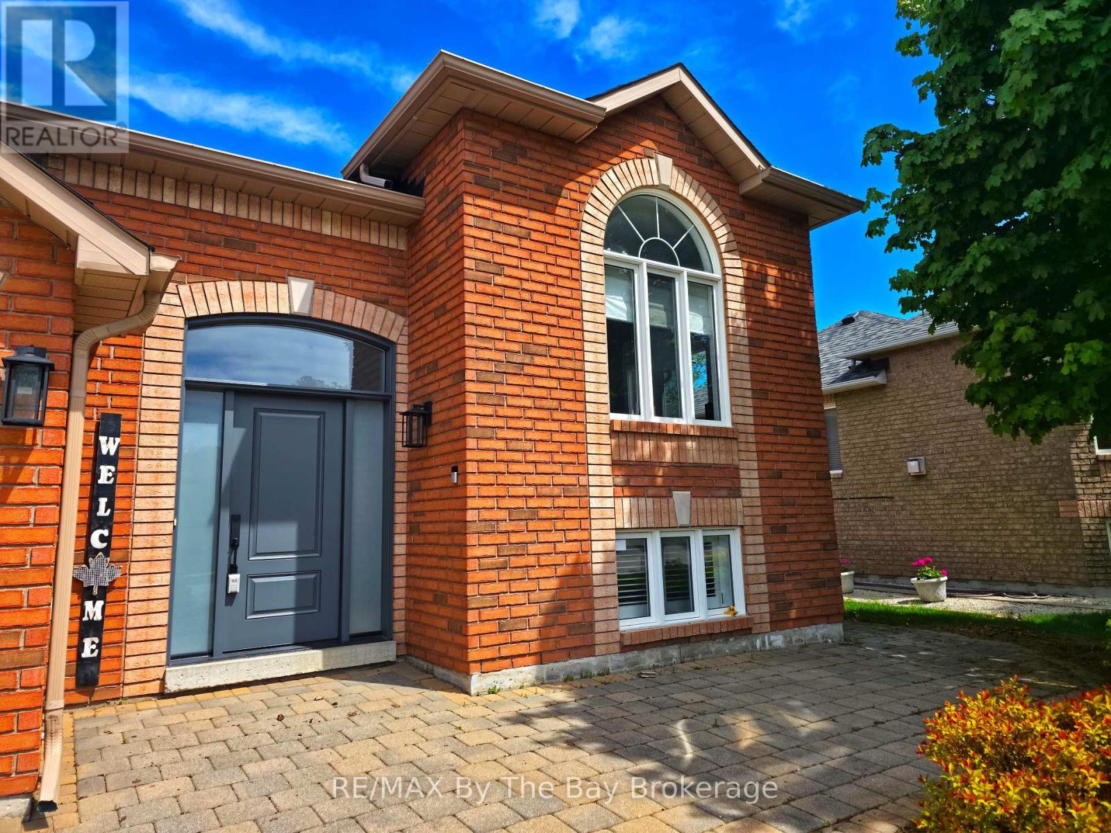 424 Ramblewood Drive, Wasaga Beach, Ontario  L9Z 1P3 - Photo 2 - S12227411