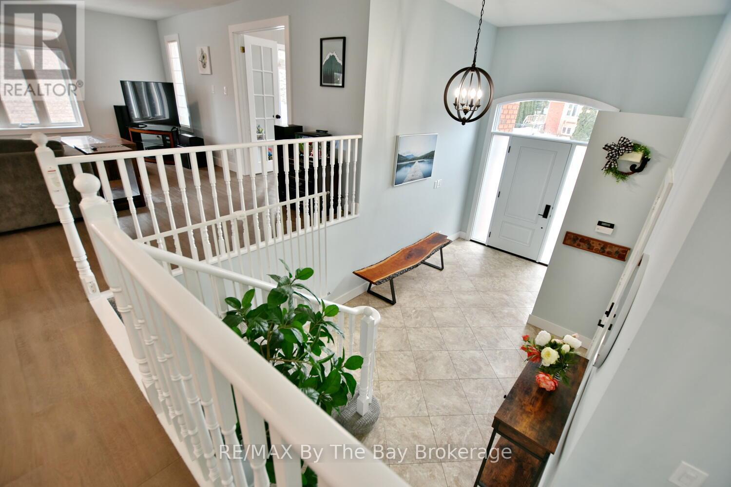 424 Ramblewood Drive, Wasaga Beach, Ontario  L9Z 1P3 - Photo 5 - S12227411