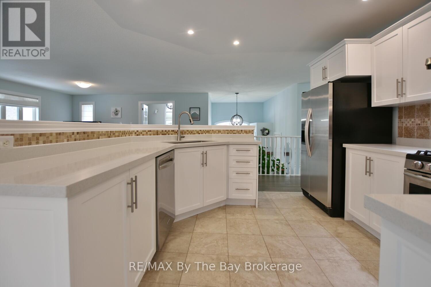 424 Ramblewood Drive, Wasaga Beach, Ontario  L9Z 1P3 - Photo 8 - S12227411
