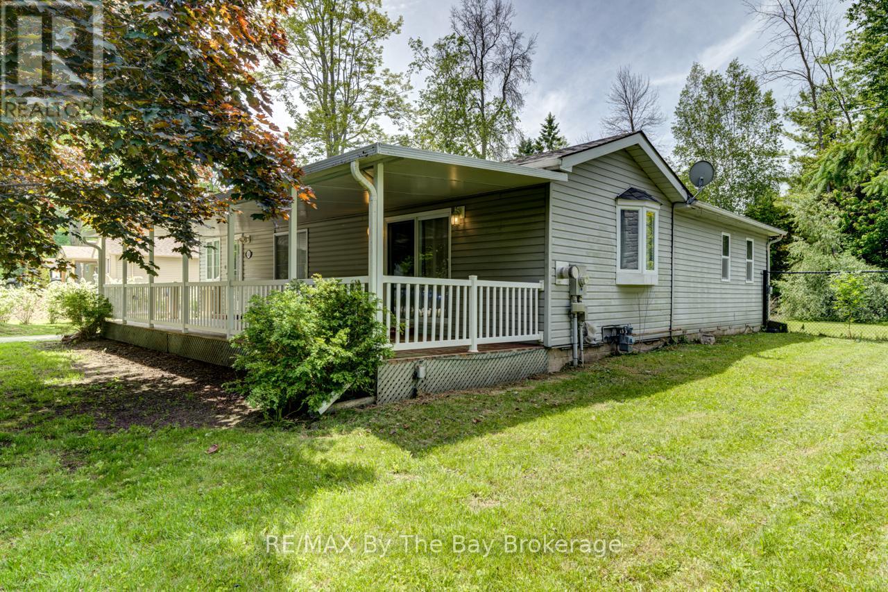 58 47th Street S, Wasaga Beach, Ontario  L9Z 1Y6 - Photo 2 - S12227440