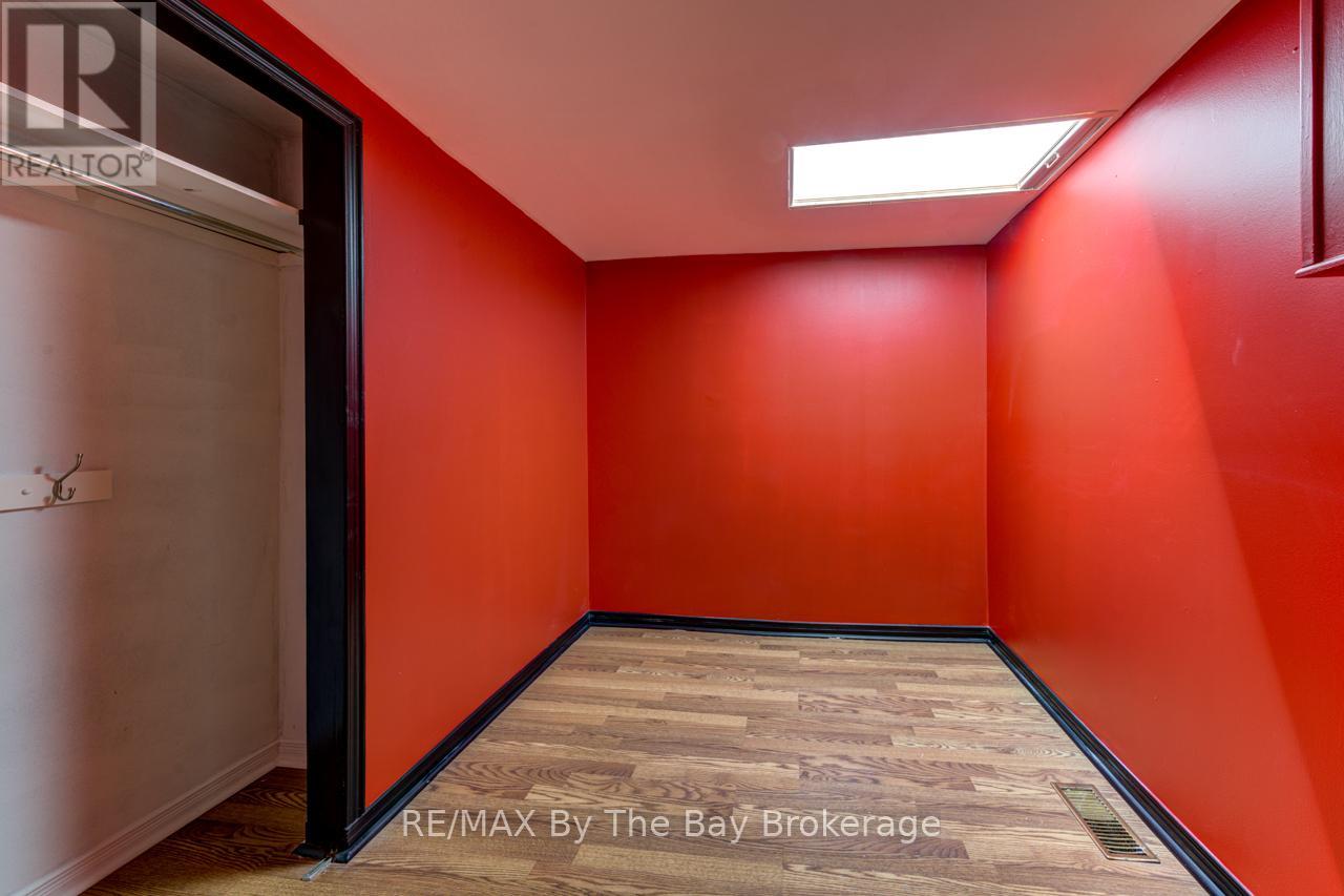 58 47th Street S, Wasaga Beach, Ontario  L9Z 1Y6 - Photo 21 - S12227440