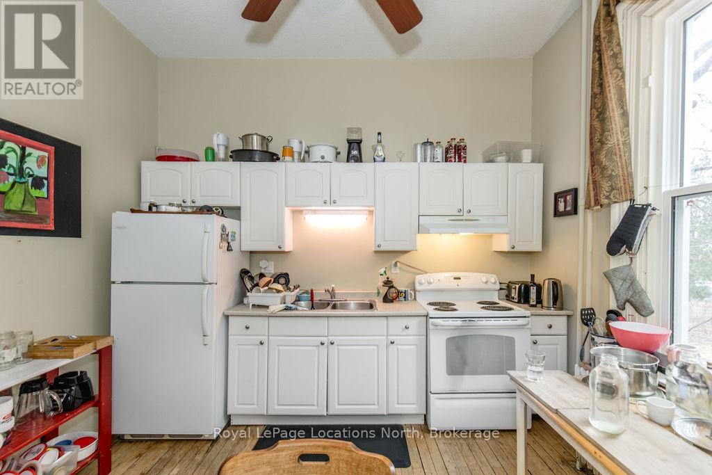 3 Peel Street, Barrie, Ontario  L4M 3K7 - Photo 8 - S12227623
