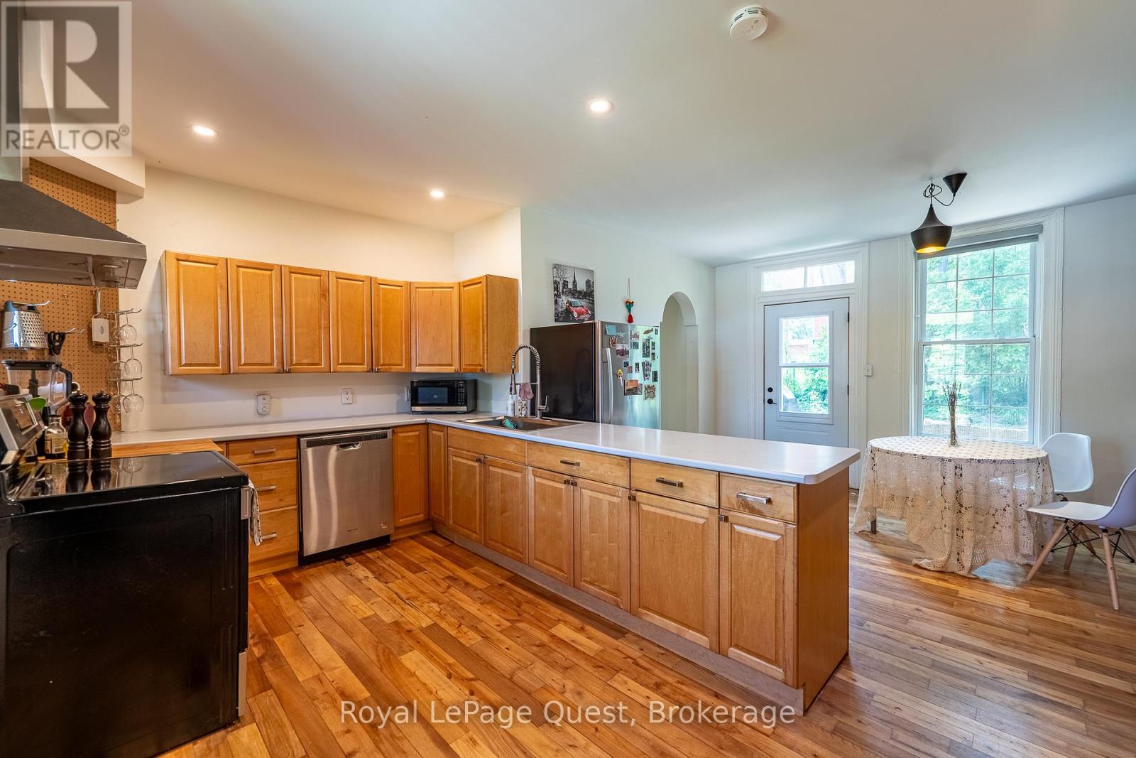 120 Brant Street E, Orillia, Ontario  L3V 1Z2 - Photo 18 - S12227647