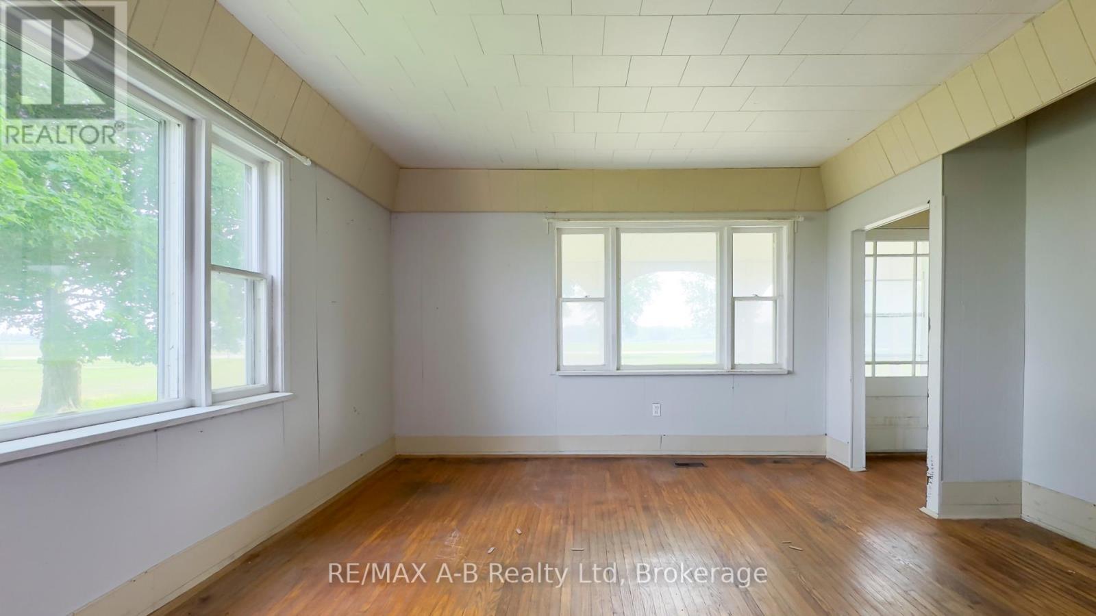 17570 Elginfield Road, Perth South, Ontario  N4X 1C6 - Photo 12 - X12227928