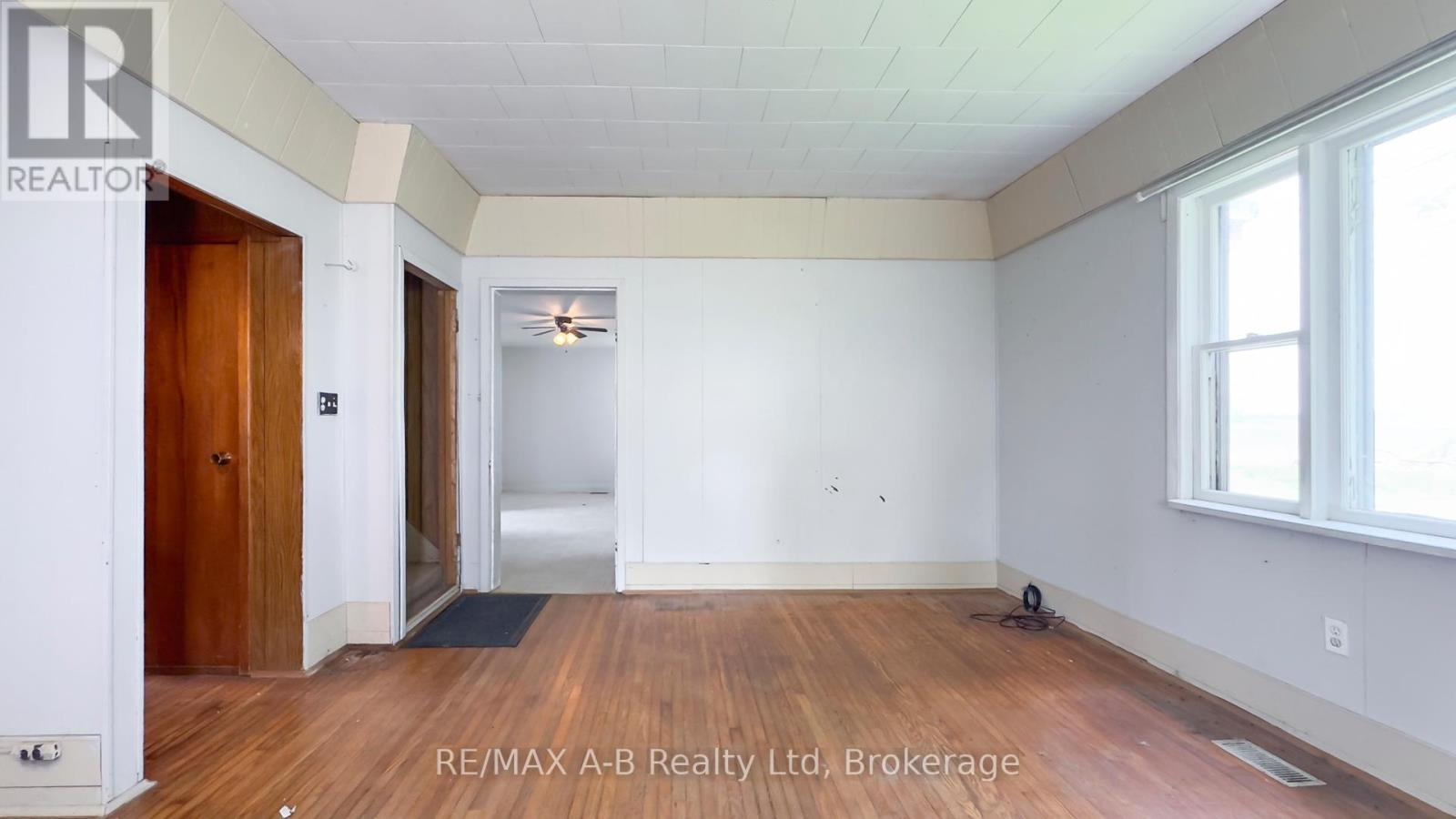 17570 Elginfield Road, Perth South, Ontario  N4X 1C6 - Photo 15 - X12227928