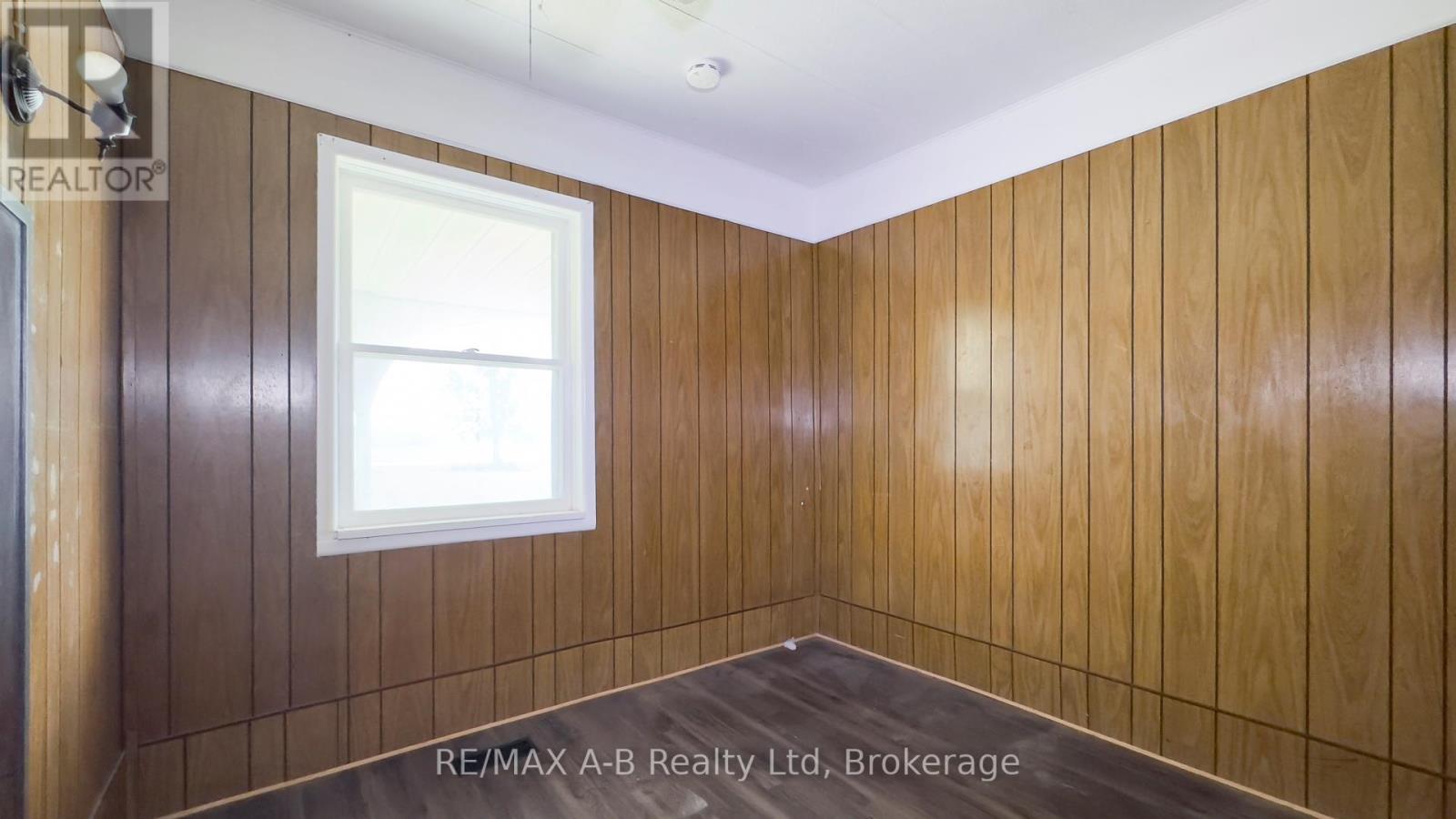 17570 Elginfield Road, Perth South, Ontario  N4X 1C6 - Photo 16 - X12227928