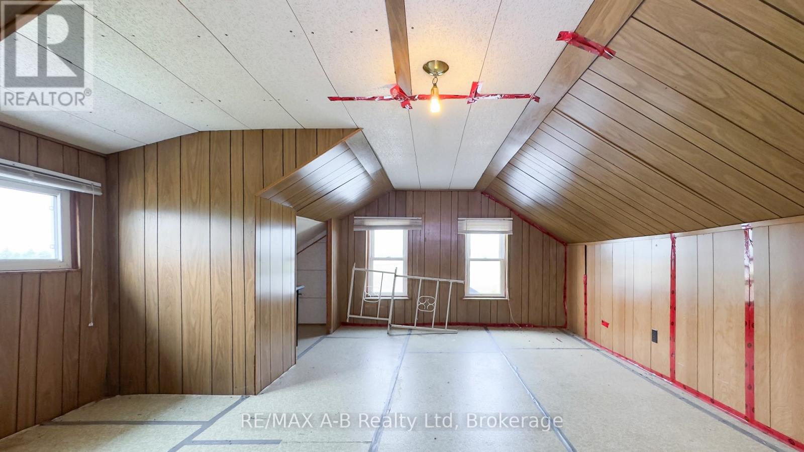 17570 Elginfield Road, Perth South, Ontario  N4X 1C6 - Photo 24 - X12227928