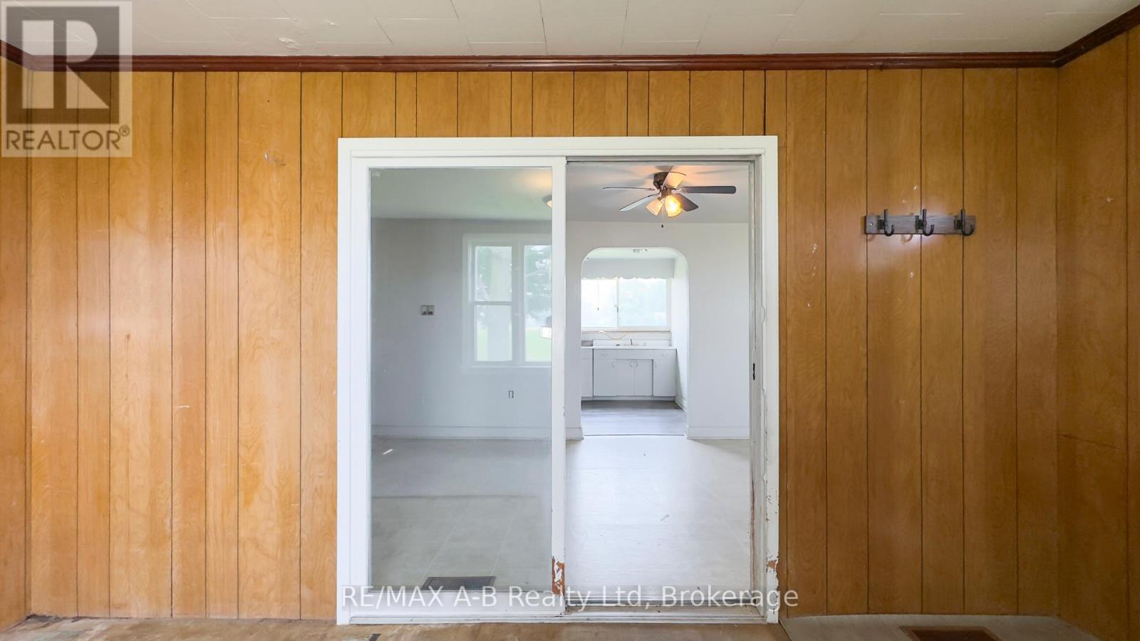 17570 Elginfield Road, Perth South, Ontario  N4X 1C6 - Photo 5 - X12227928