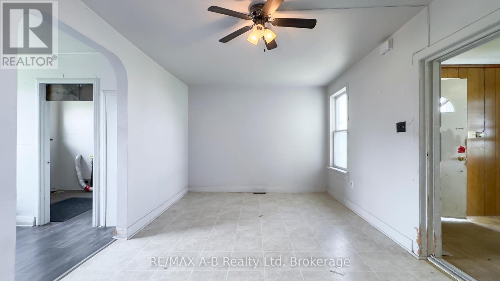 17570 Elginfield Road, Perth South, Ontario  N4X 1C6 - Photo 7 - X12227928
