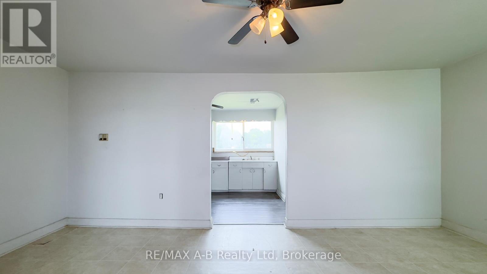17570 Elginfield Road, Perth South, Ontario  N4X 1C6 - Photo 8 - X12227928