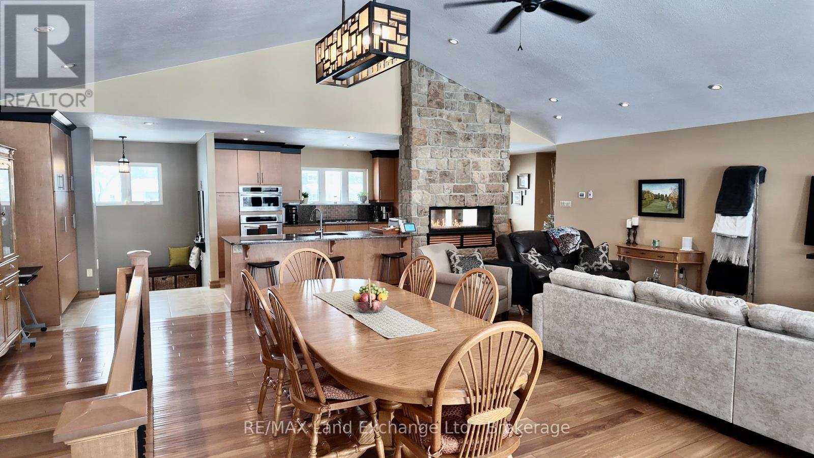 203 Campbell Crescent, Kincardine, Ontario  N2Z 1B9 - Photo 10 - X12228048