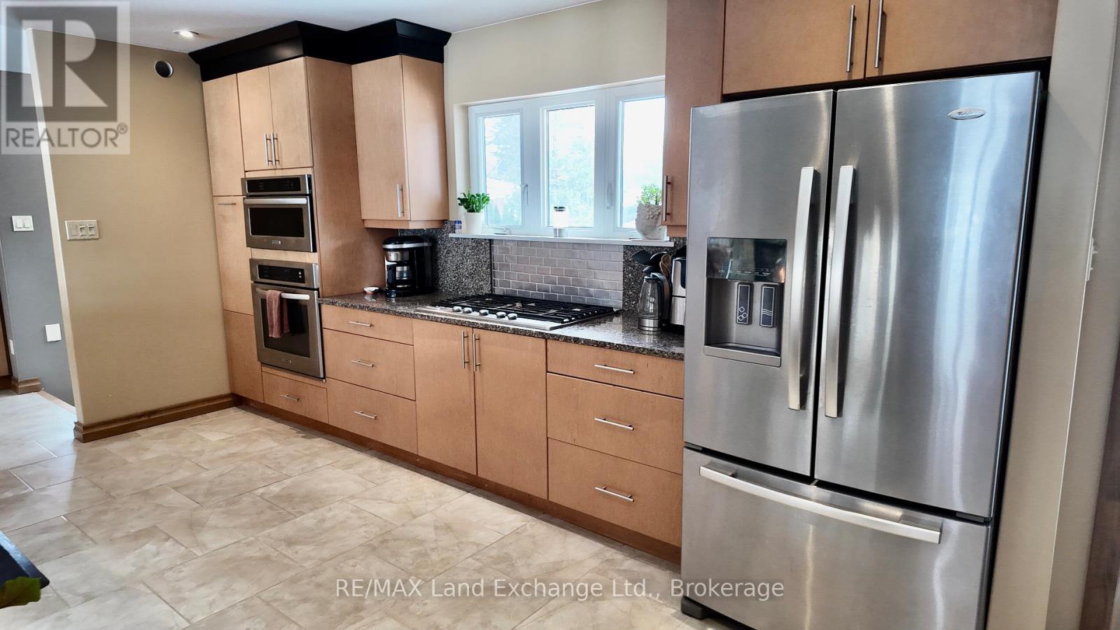 203 Campbell Crescent, Kincardine, Ontario  N2Z 1B9 - Photo 6 - X12228048