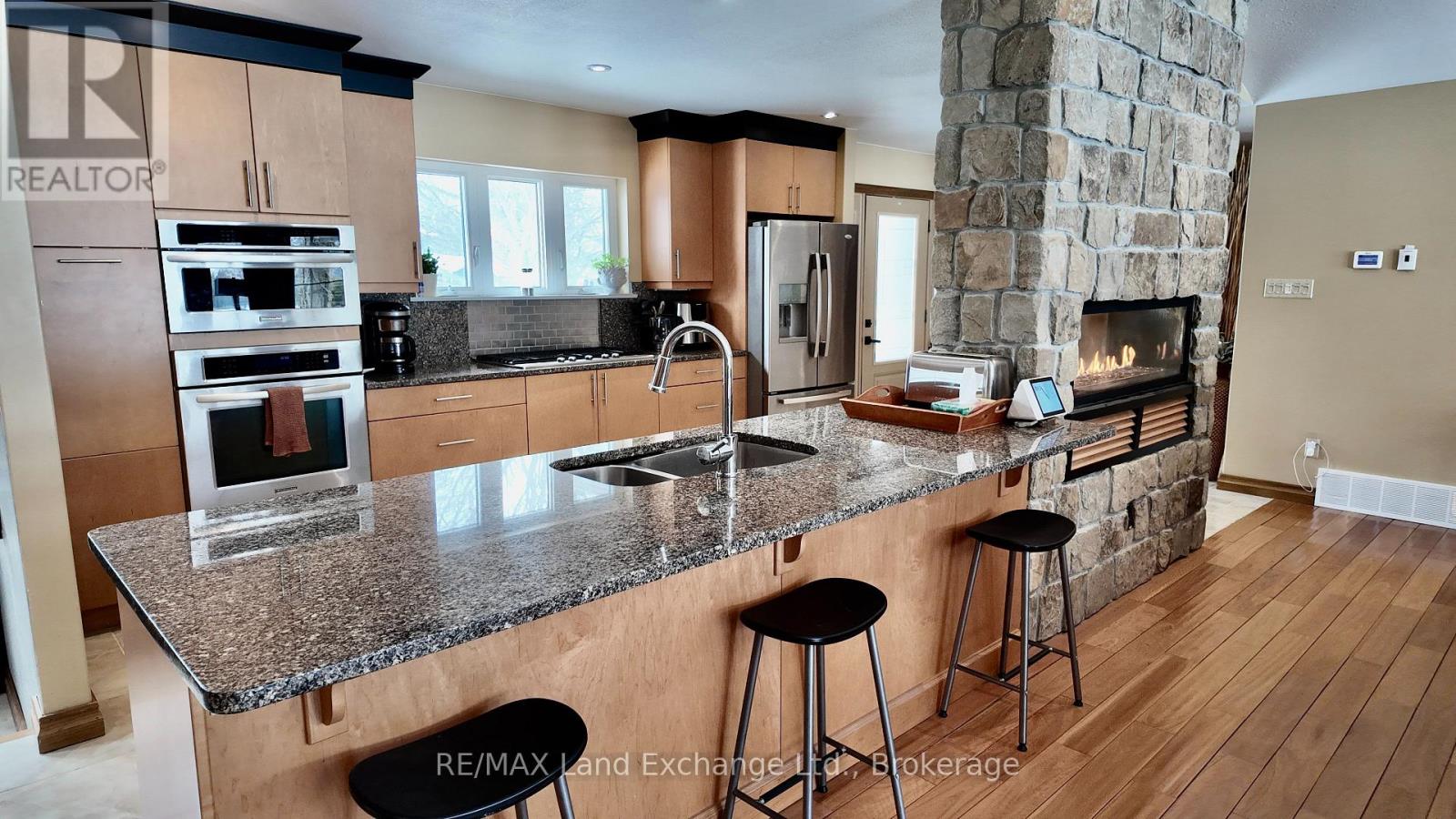 203 Campbell Crescent, Kincardine, Ontario  N2Z 1B9 - Photo 7 - X12228048