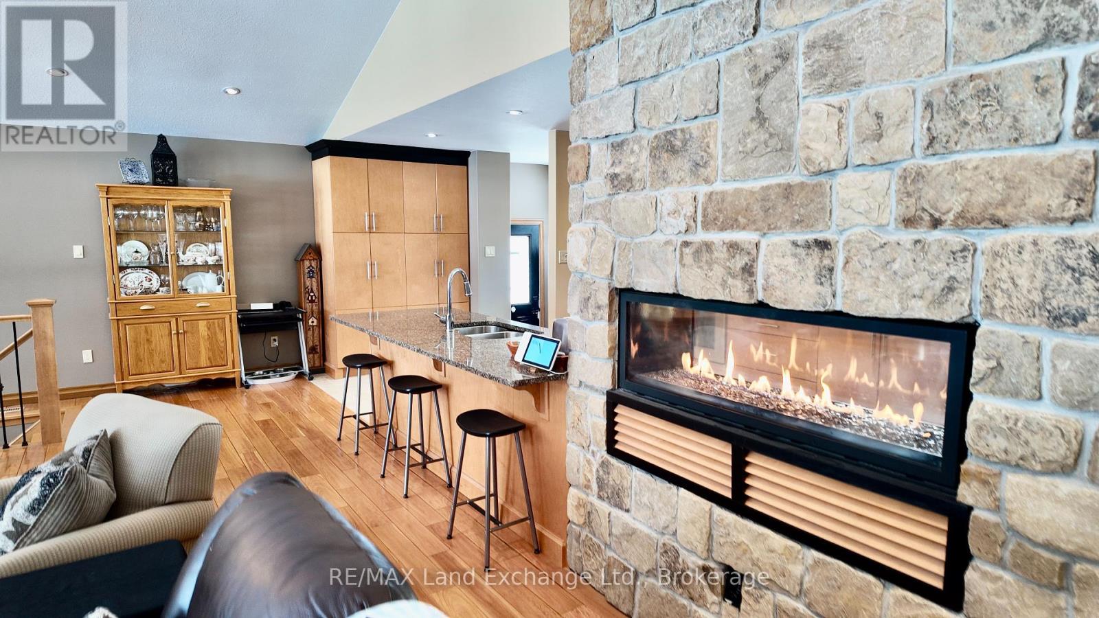 203 Campbell Crescent, Kincardine, Ontario  N2Z 1B9 - Photo 8 - X12228048