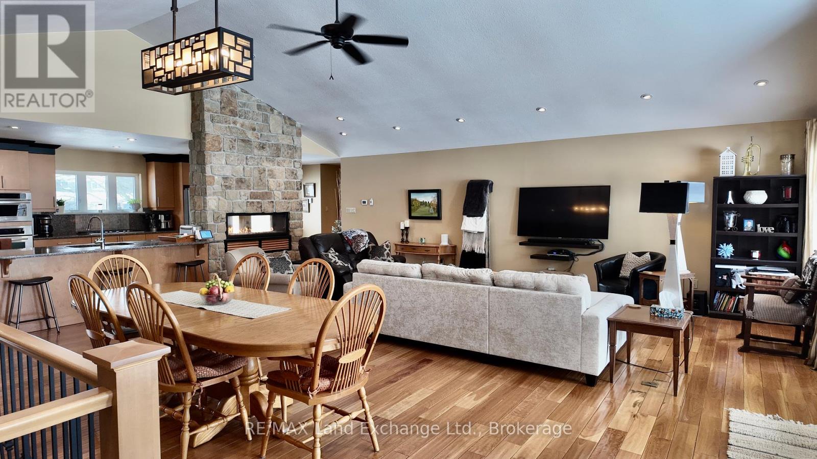 203 Campbell Crescent, Kincardine, Ontario  N2Z 1B9 - Photo 9 - X12228048