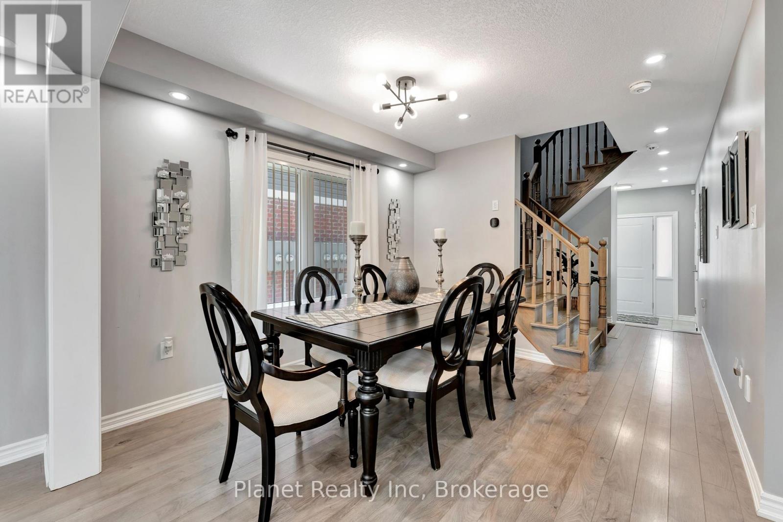 212 Waterbrook Lane, Kitchener, Ontario  N2P 0H7 - Photo 12 - X12228343
