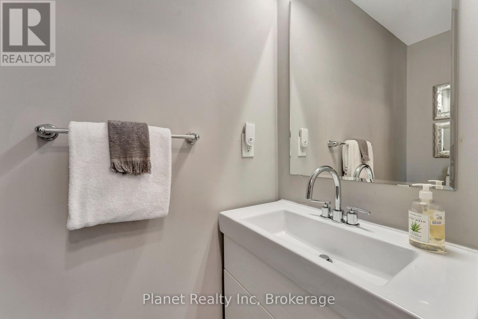 212 Waterbrook Lane, Kitchener, Ontario  N2P 0H7 - Photo 13 - X12228343