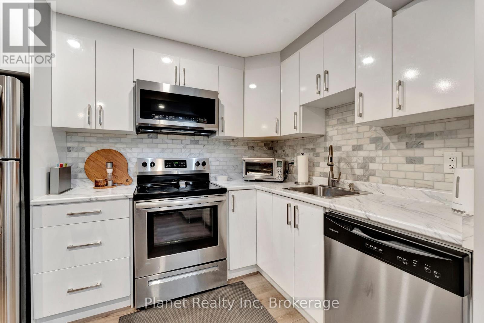 212 Waterbrook Lane, Kitchener, Ontario  N2P 0H7 - Photo 24 - X12228343