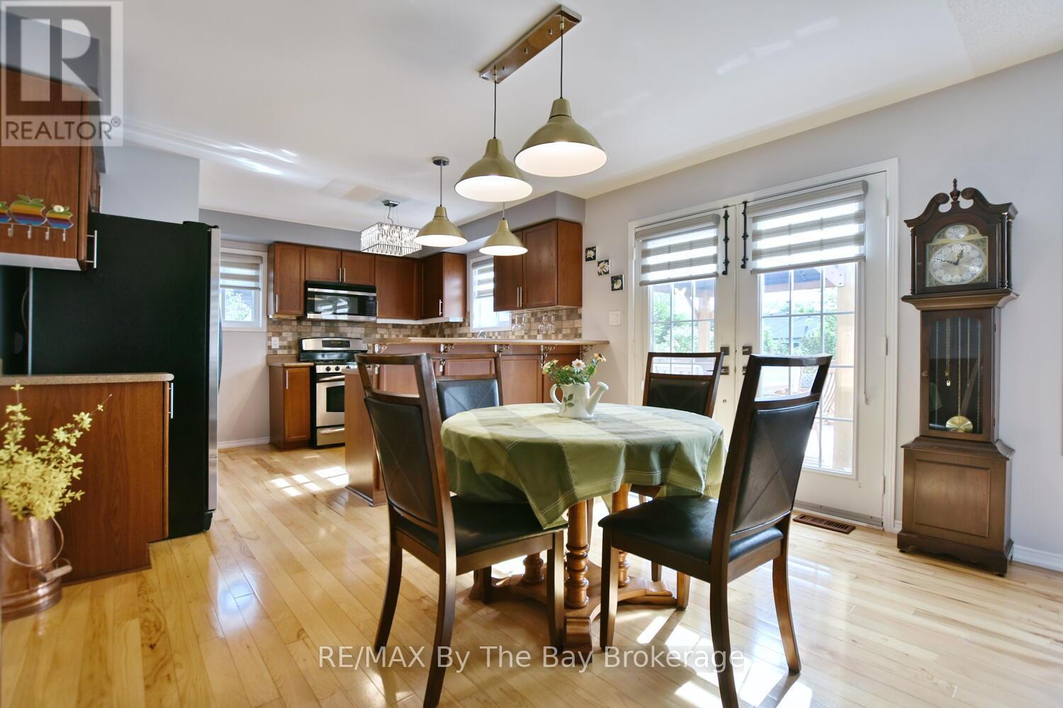 95 Royal Beech Drive, Wasaga Beach, Ontario  L9Z 1M5 - Photo 11 - S12228379