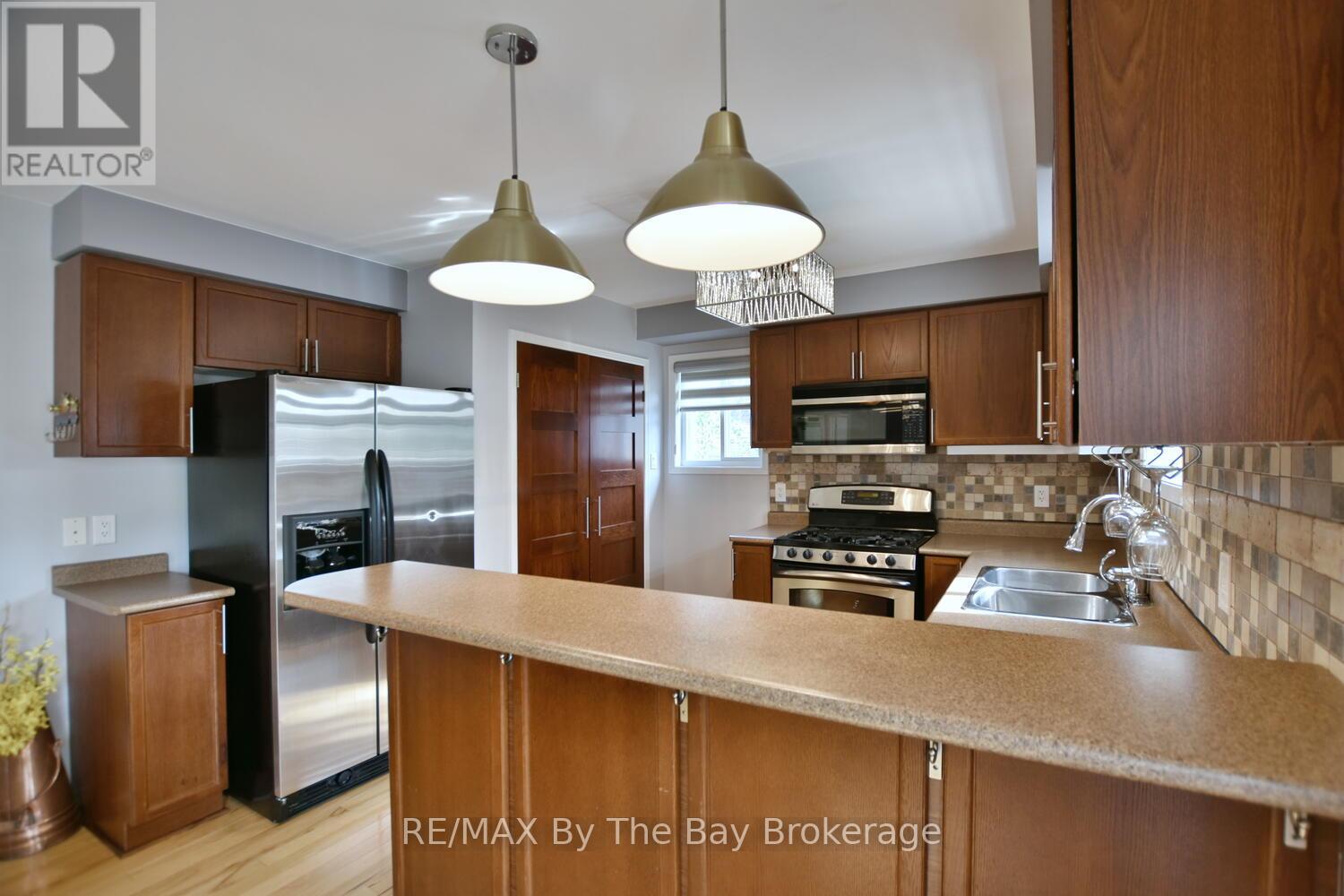 95 Royal Beech Drive, Wasaga Beach, Ontario  L9Z 1M5 - Photo 13 - S12228379