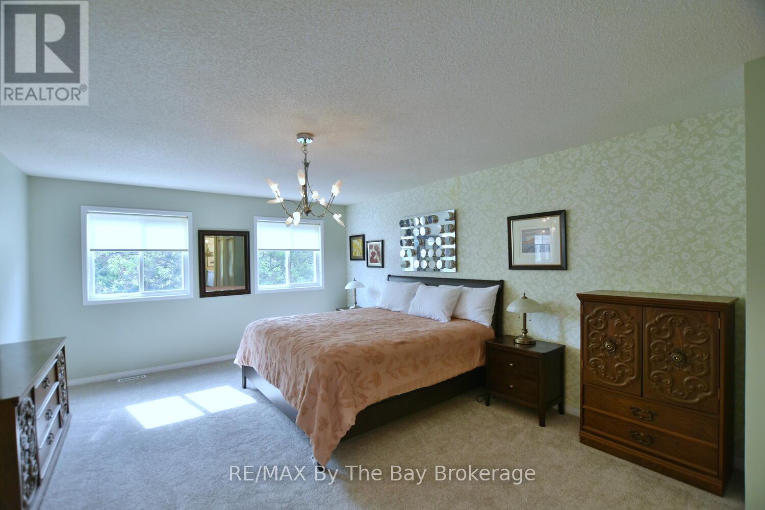 95 Royal Beech Drive, Wasaga Beach, Ontario  L9Z 1M5 - Photo 15 - S12228379