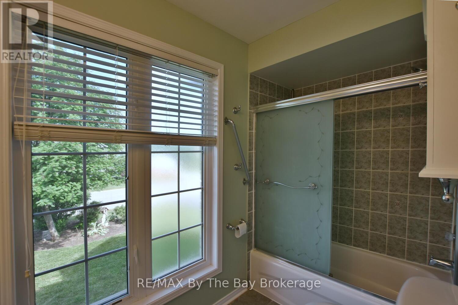 95 Royal Beech Drive, Wasaga Beach, Ontario  L9Z 1M5 - Photo 18 - S12228379