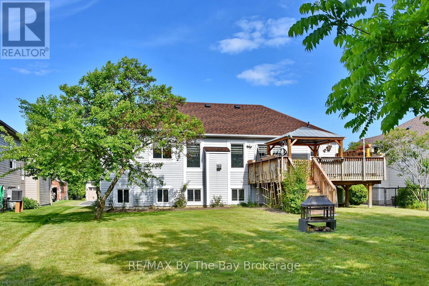 95 Royal Beech Drive, Wasaga Beach, Ontario  L9Z 1M5 - Photo 3 - S12228379
