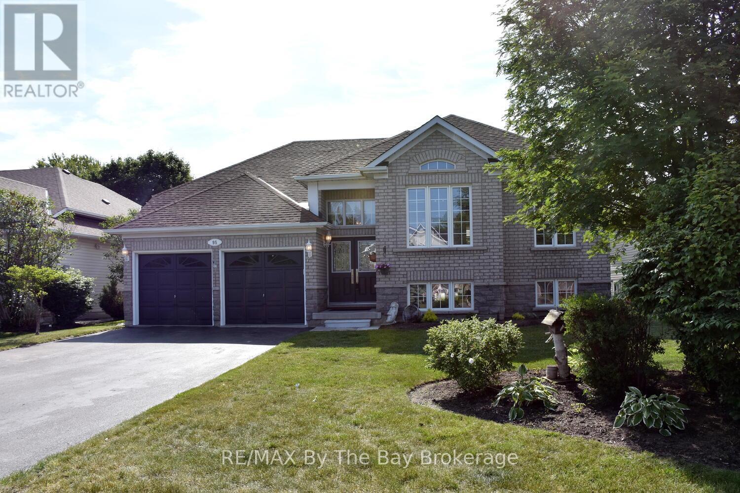 95 Royal Beech Drive, Wasaga Beach, Ontario  L9Z 1M5 - Photo 6 - S12228379