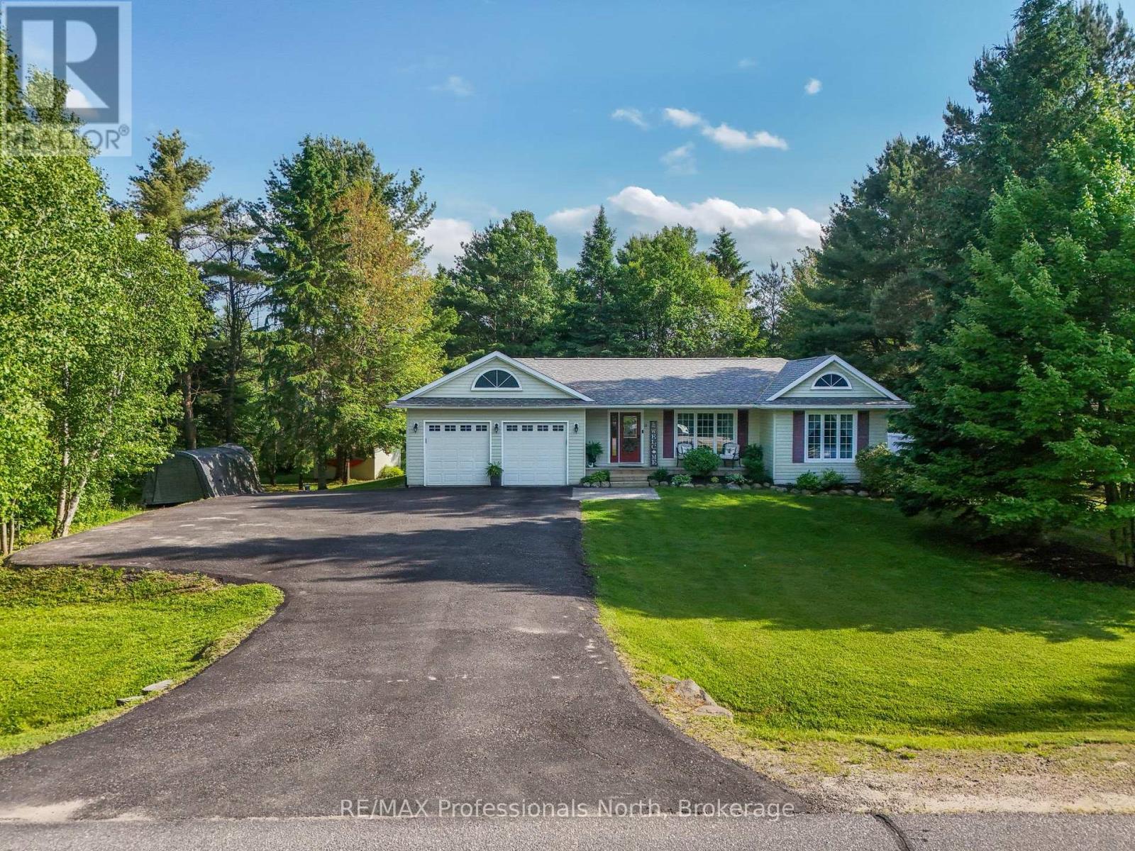 11 RENWICK DRIVE, Huntsville, Ontario