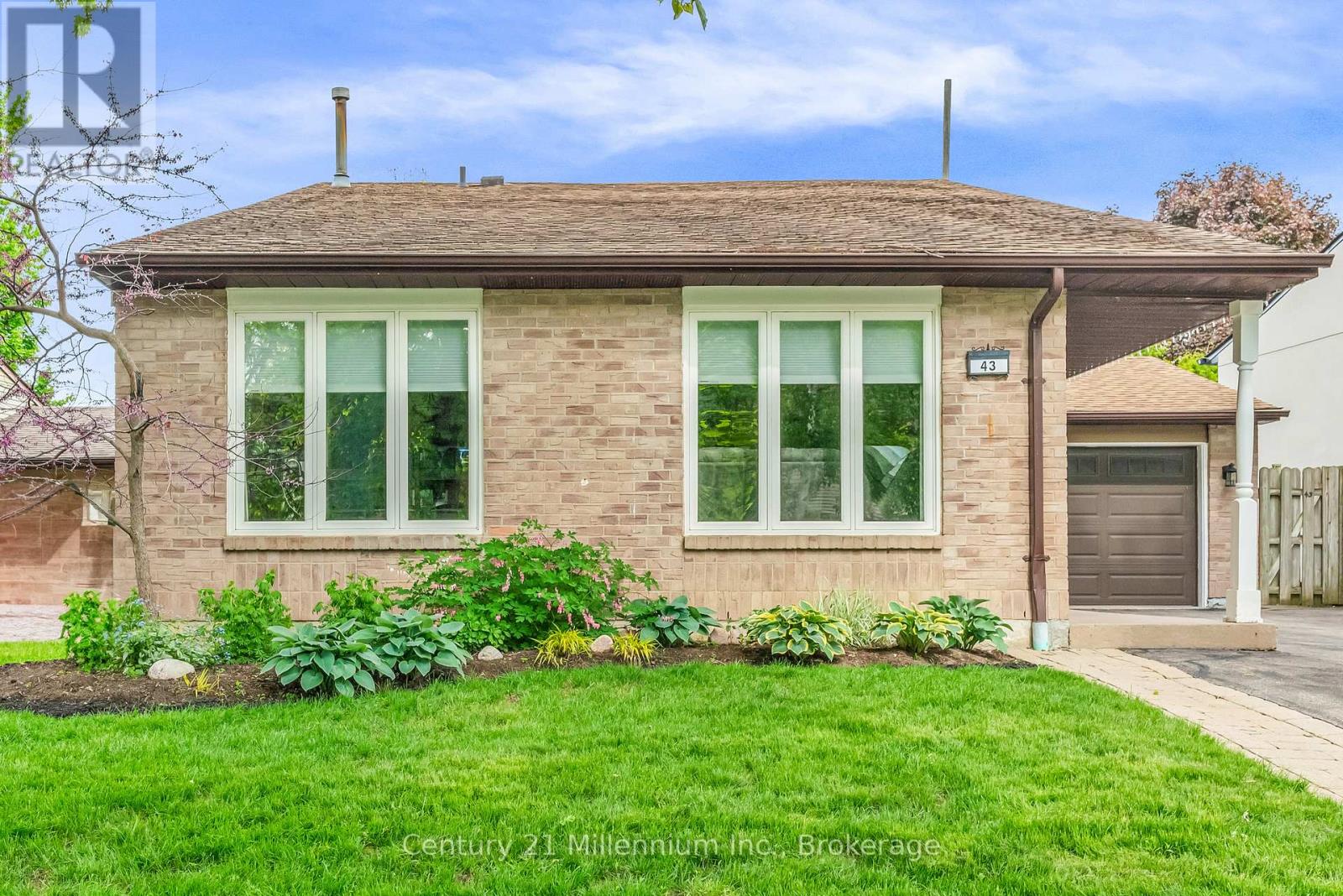 43 Stoddart Drive, Aurora, Ontario  L4G 2G2 - Photo 3 - N12228557