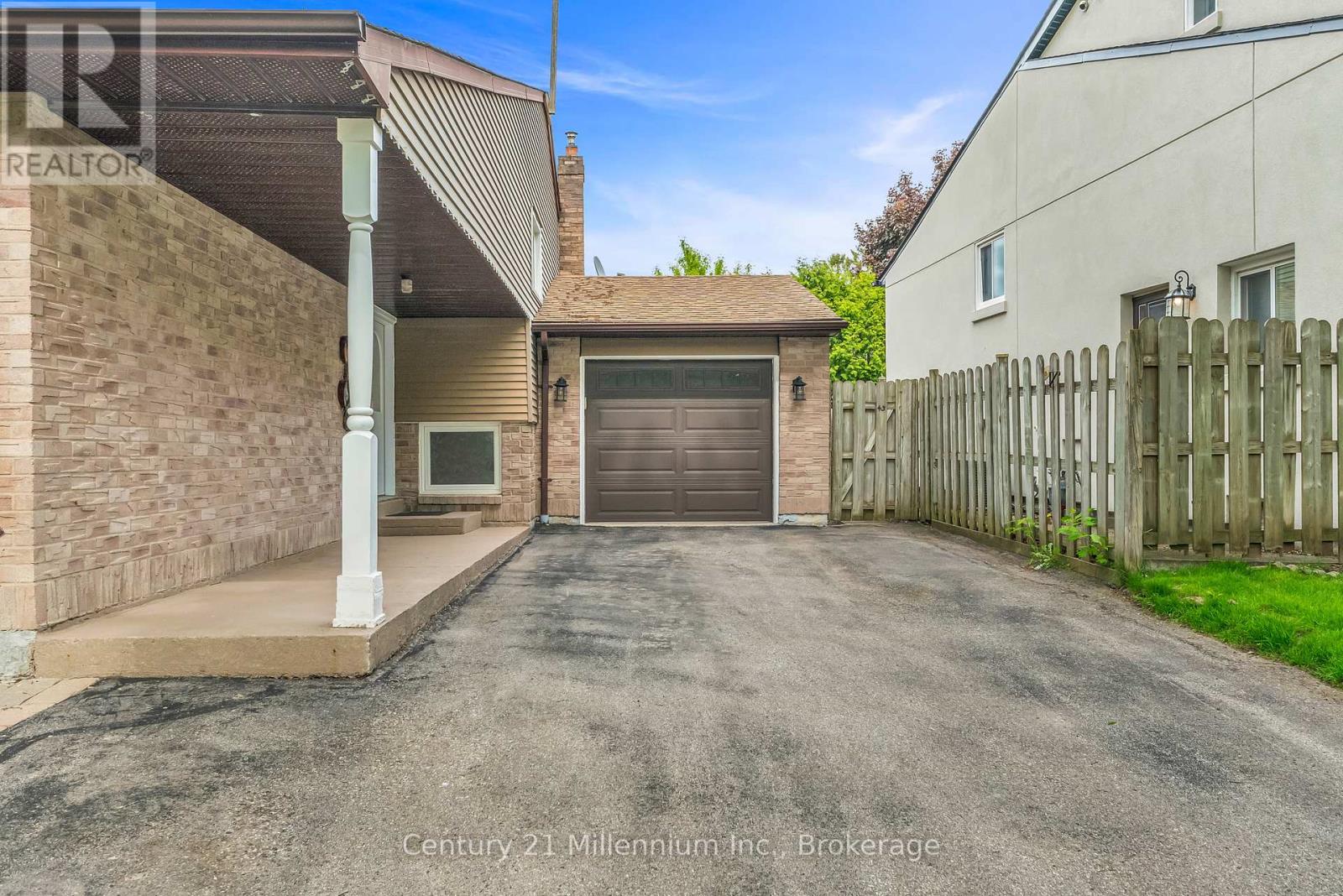 43 Stoddart Drive, Aurora, Ontario  L4G 2G2 - Photo 4 - N12228557