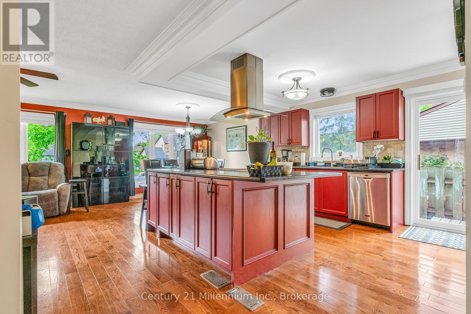 43 Stoddart Drive, Aurora, Ontario  L4G 2G2 - Photo 7 - N12228557
