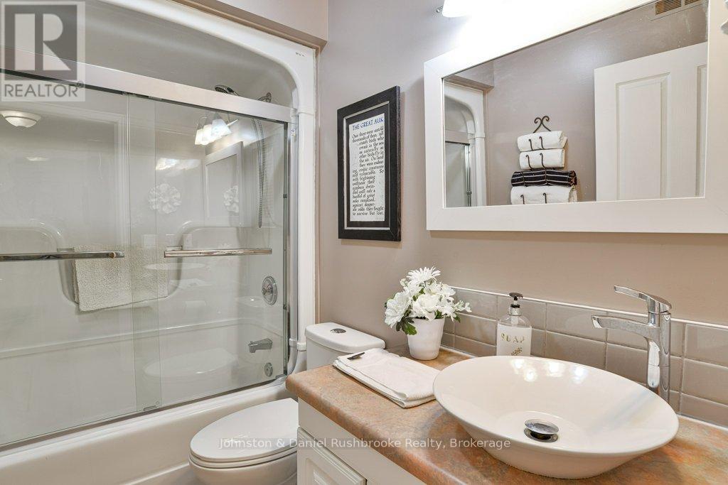 21 Pineridge Gate E, Gravenhurst, Ontario  P1P 1Y4 - Photo 19 - X12228671