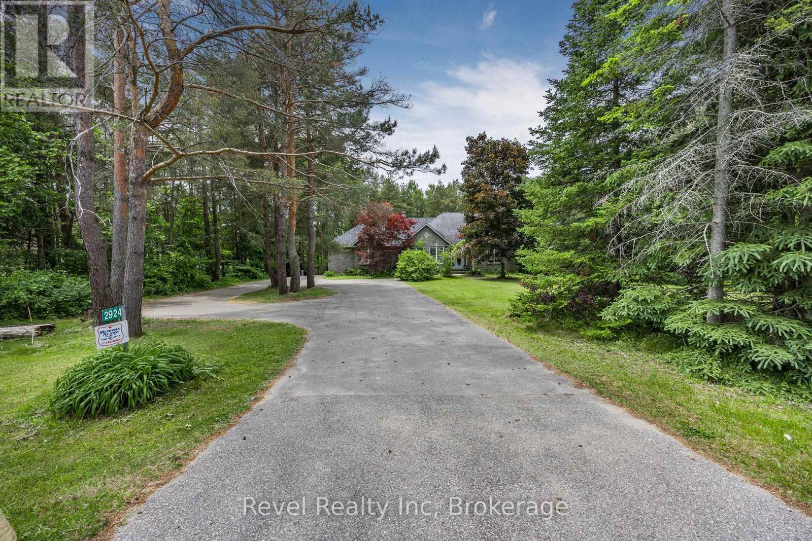 2924 10 Nottawasaga N, Clearview, Ontario  L9Y 3Y9 - Photo 2 - S12228855